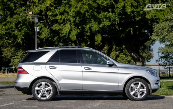 Mercedes-Benz ML 350 BLUETEC 4MATIC / 190kW / A7 / ZÁRUKA / AJ NA SPLÁTKY / PROTIÚČET 2013 stříbrná metalíza