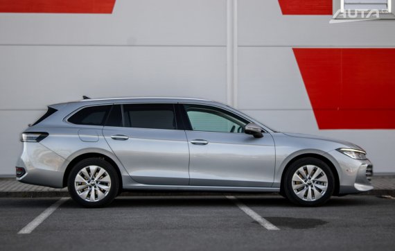 Volkswagen Passat Variant PHEV 110kW AT/6 / AJ NA SPLÁTKY / PROTIÚČET 2024 stříbrná metalíza