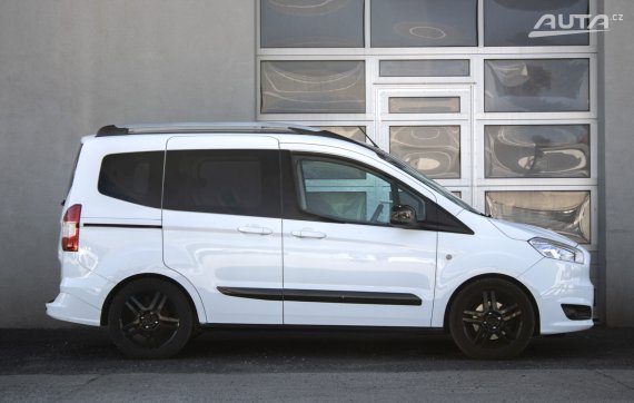 Ford Tourneo Courier 1.6 TDCi / 70kW / M5 / ZÁRUKA / AJ NA SPLÁTKY / PROTIÚČET 2014 bílá