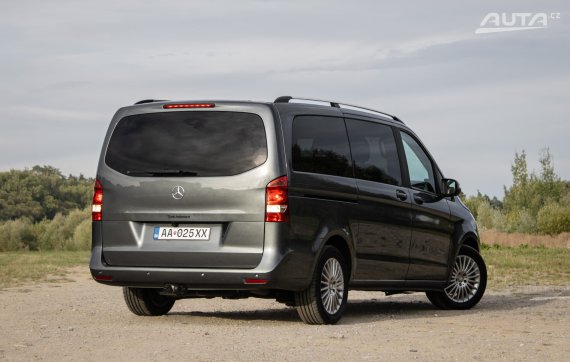 Mercedes-Benz V trieda V220d long A/T, 120kW, A7 / AJ NA SPLÁTKY / PROTIÚČET / 2016 šedá
