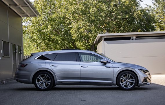 Volkswagen Arteon Shooting Brake SB 2.0 TDI R-Line DSG, 147 kW, A7 / AJ NA SPLÁTKY / PROTIÚČET 2022 stříbrná metalíza