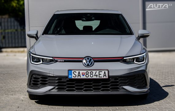 Volkswagen Golf 2.0 TSI 300k GTI Clubsport DSG, 221 kW, A7 / AJ NA SPLÁTKY / PROTIÚČET / 2021 šedá
