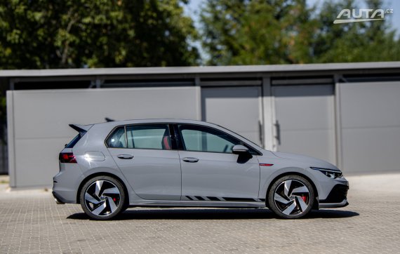 Volkswagen Golf 2.0 TSI 300k GTI Clubsport DSG, 221 kW, A7 / AJ NA SPLÁTKY / PROTIÚČET / 2021 šedá