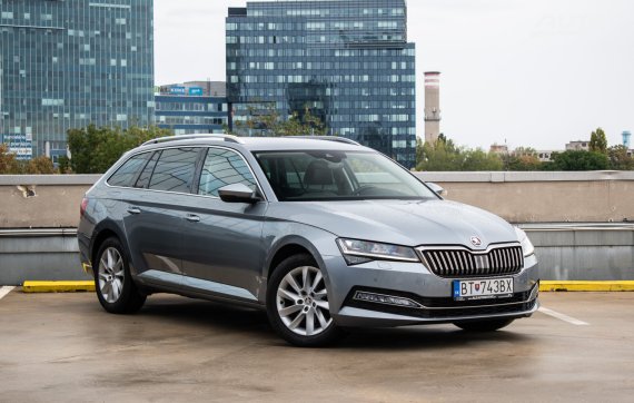 Škoda Superb Combi 2.0 TDI 4x4 DSG, 147kW (2021) / AJ NA SPLÁTKY / PROTIÚČET / 2021 šedá