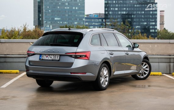 Škoda Superb Combi 2.0 TDI 4x4 DSG, 147kW (2021) / AJ NA SPLÁTKY / PROTIÚČET / 2021 šedá