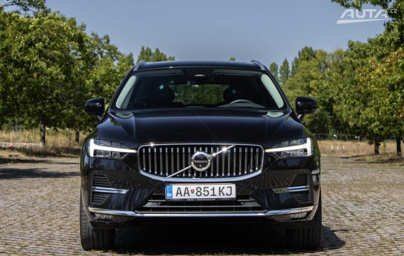 Volvo XC60 2.0 B5 mHEV Ultimate AWD / 184kW / A8 / ZÁRUKA / AJ NA SPLÁTKY / PROTIÚČET 2023 černá