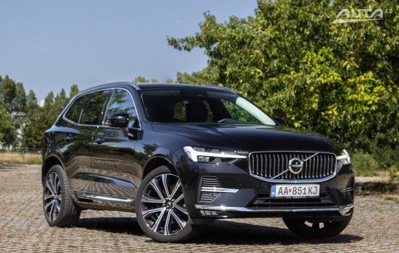 Volvo XC60 2.0 B5 mHEV Ultimate AWD / 184kW / A8 / ZÁRUKA / AJ NA SPLÁTKY / PROTIÚČET 2023 černá