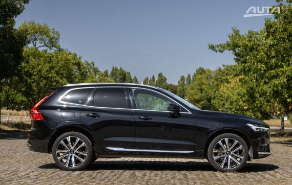 Volvo XC60 2.0 B5 mHEV Ultimate AWD / 184kW / A8 / ZÁRUKA / AJ NA SPLÁTKY / PROTIÚČET 2023 černá