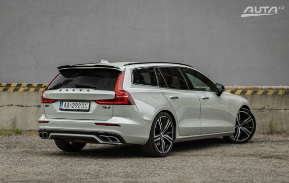 Volvo V60 T6 R-Design AWD A/T, 228 kW, A8 / AJ NA SPLÁTKY / PROTIÚČET / 2020 stříbrná metalíza