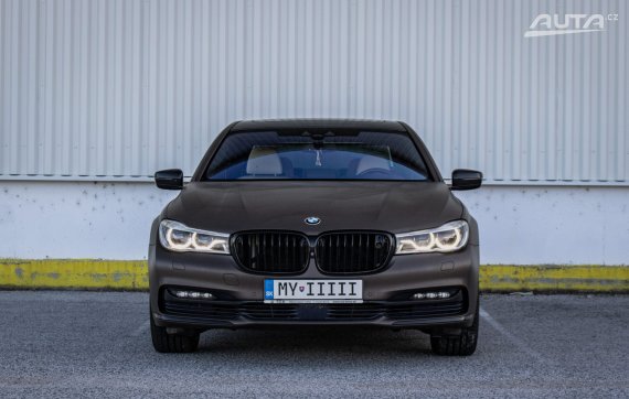 BMW Rad 7 G11 730d xDrive A/T, 195 kW, A8, 4d. / AJ NA SPLÁTKY / PROTIÚČET / 2015 hnědá