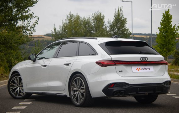 Zánovné Audi A5 Avant 2.0 40 TDI S LINE 2025 bílá