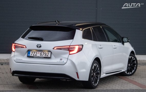 Toyota Corolla 1.8 hybrid e-CVT 2023 2023 bílá
