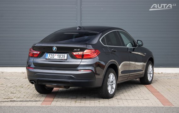 BMW X4 xDrive20d, 140kW (2017) 2017 šedá