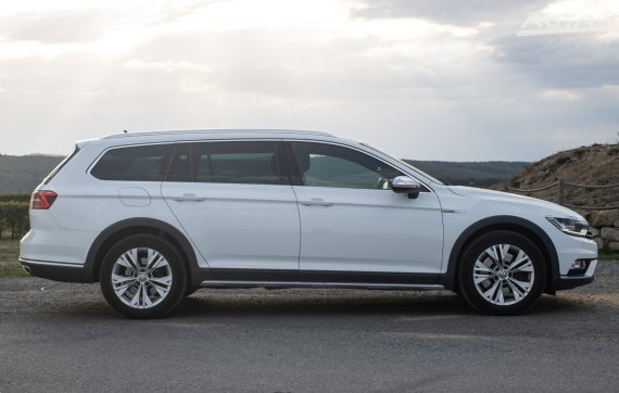 Volkswagen Passat Alltrack 2.0 BiTDI 4MOTION DSG, 176kW (2017) 2017 bílá