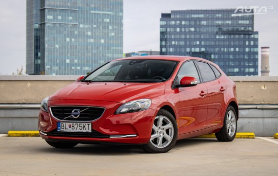 Volvo V40 T2 2.0L 122k Kinetic Edition, 90 kW, M6 / AJ NA SPLÁTKY / PROTIÚČET /