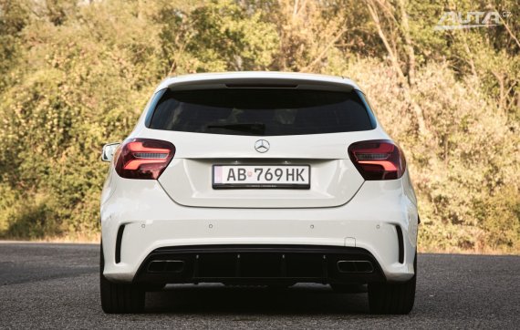 Mercedes-Benz A trieda Mercedes-AMG A45 4Matic A/T, 280 kW, A7, 5d. / AJ NA SPLÁTKY / PROTIÚČET / 2016 bílá