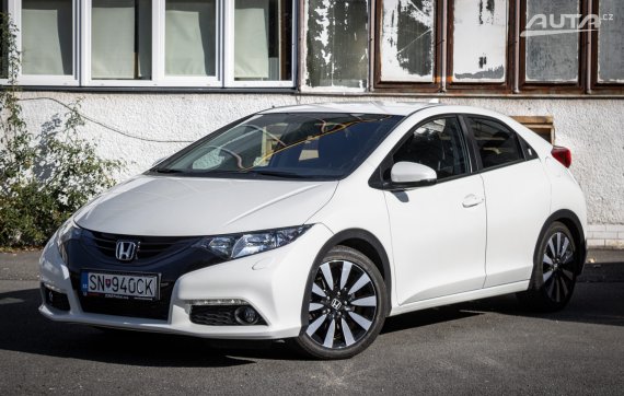 Honda Civic 1.8 i-VTEC, 104kW, M6 / AJ NA SPLÁTKY / PROTIÚČET / 2014 - hlavní pohled