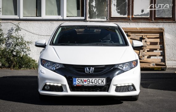 Honda Civic 1.8 i-VTEC, 104kW, M6 / AJ NA SPLÁTKY / PROTIÚČET / 2014 bílá