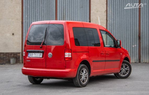 Volkswagen Caddy Life 1.6 TDI 2011 červená