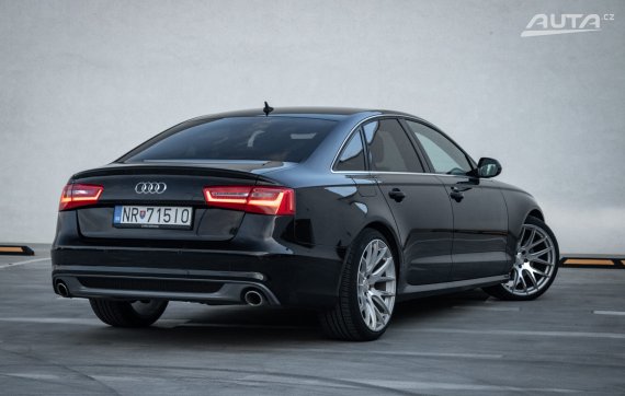 Audi A6 3.0 TDI DPF quattro S-line S tronic, 180 kW, A7 / AJ NA SPLÁTKY / PROTIÚČET / 2013 černá