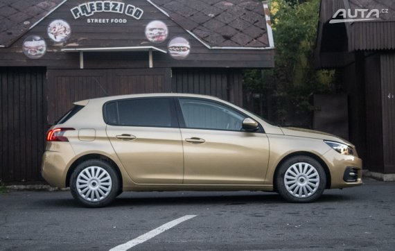 Peugeot 308 1.6 BlueHDi 73kW MT/5 / AJ NA SPLÁTKY / PROTIÚČET 2017 zlatá metalíza