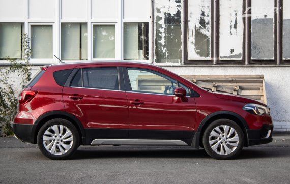 Suzuki SX4 S-Cross 1.4 BoosterJet 4WD, 103kW (2017) / AJ NA SPLÁTKY / PROTIÚČET / 2017 červená