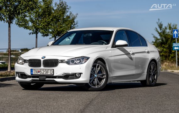 BMW Rad 3 335i 2013 225kW AT/8 / AJ NA SPLÁTKY / PROTIÚČET 2013 - hlavní pohled