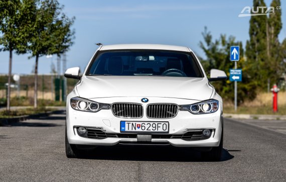 BMW Rad 3 335i 2013 225kW AT/8 / AJ NA SPLÁTKY / PROTIÚČET 2013 bílá