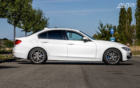 BMW Rad 3 335i 2013 225kW AT/8 / AJ NA SPLÁTKY / PROTIÚČET 2013 bílá