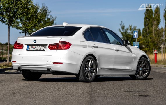 BMW Rad 3 335i 2013 225kW AT/8 / AJ NA SPLÁTKY / PROTIÚČET 2013 bílá