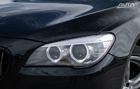 BMW Rad 7 740d xDrive A/T, 230kW (2014) / AJ NA SPLÁTKY / PROTIÚČET / 2014 černá