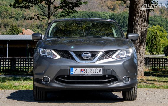 Nissan Qashqai DIG-T 160 / 120kW / M6 / ZÁRUKA / AJ NA SPLÁTKY / PROTIÚČET 2017 šedá