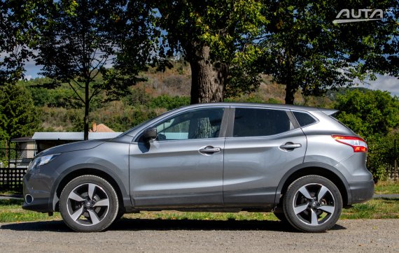 Nissan Qashqai DIG-T 160 / 120kW / M6 / ZÁRUKA / AJ NA SPLÁTKY / PROTIÚČET 2017 šedá