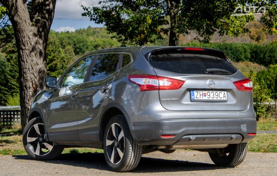 Nissan Qashqai DIG-T 160 / 120kW / M6 / ZÁRUKA / AJ NA SPLÁTKY / PROTIÚČET 2017 šedá