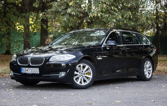 BMW Rad 5 Touring 520d A/T, 135kW (2011) / AJ NA SPLÁTKY / PROTIÚČET / 2011 - hlavní pohled