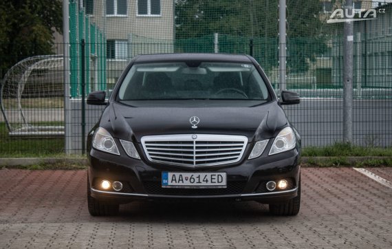 Mercedes-Benz E trieda Sedan 350 CGI Avantgarde 4Matic, 200 kW, A7 / AJ NA SPLÁTKY / PROTIÚČET 2010 černá