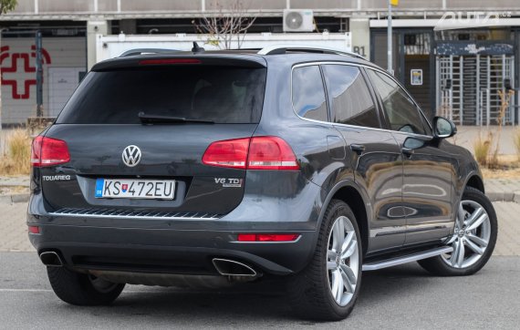 Volkswagen Touareg 3.0 V6 TDI BMT 4x4 A/T, 180kW (2013) / AJ NA SPLÁTKY / PROTIÚČET / 2013 šedá