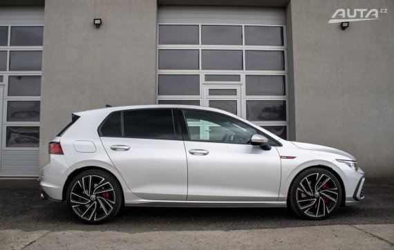 Volkswagen Golf 2.0 TSI GTI DSG / 180kW / A7 / ZÁRUKA / AJ NA SPLÁTKY / PROTIÚČET 2021 stříbrná metalíza