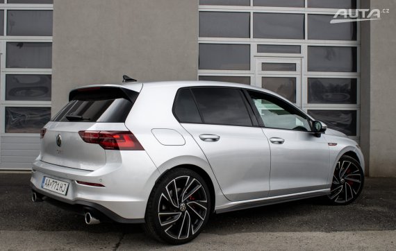 Volkswagen Golf 2.0 TSI GTI DSG / 180kW / A7 / ZÁRUKA / AJ NA SPLÁTKY / PROTIÚČET 2021 stříbrná metalíza