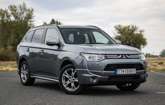 Mitsubishi Outlander 2.2D 4x4, 110kW, A6, 5d., 7miest / AJ NA SPLÁTKY / PROTIÚČET / 2013 šedá