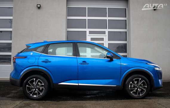 Nissan Qashqai 1.3 DIG-T / 103kW / M6 / ZÁRUKA / AJ NA SPLÁTKY / PROTIÚČET 2024 modrá