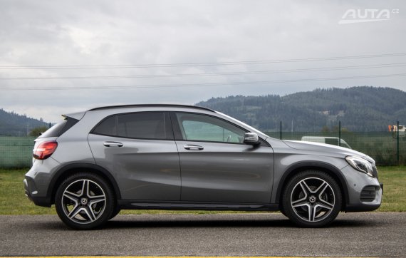 Mercedes-Benz GLA 250 4MATIC AMG Line / 155kW / A7 / ZÁRUKA / AJ NA SPLÁTKY / PROTIÚČET 2018 šedá