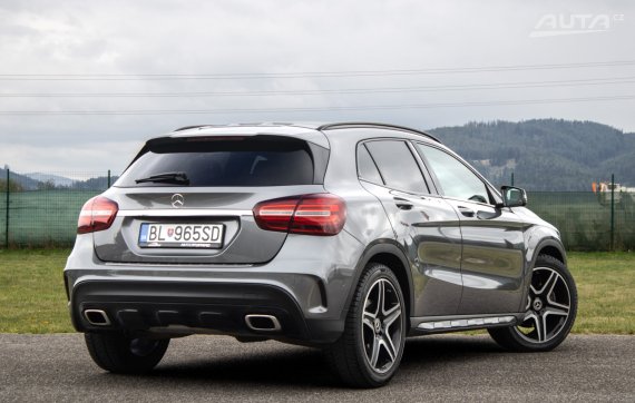 Mercedes-Benz GLA 250 4MATIC AMG Line / 155kW / A7 / ZÁRUKA / AJ NA SPLÁTKY / PROTIÚČET 2018 šedá