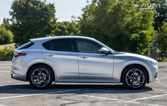 Alfa Romeo Stelvio 2.2 JTD 210k Veloce 4x4 AT/8 154kW / AJ NA SPLÁTKY / PROTIÚČET 2021 šedá