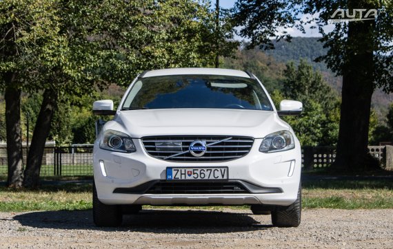 Volvo XC60 D4 2.4L AWD, 140kW (2016) / AJ NA SPLÁTKY / PROTIÚČET / 2016 bílá