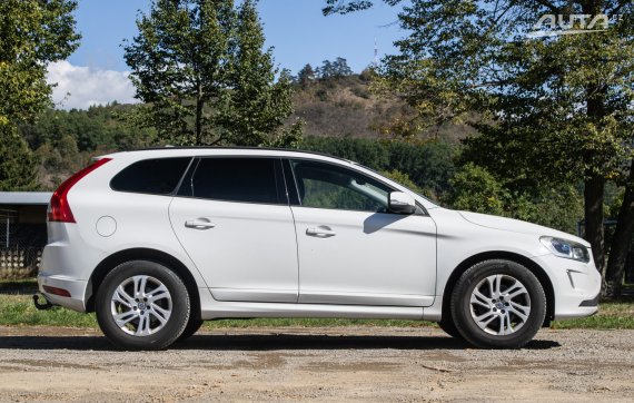Volvo XC60 D4 2.4L AWD, 140kW (2016) / AJ NA SPLÁTKY / PROTIÚČET / 2016 bílá