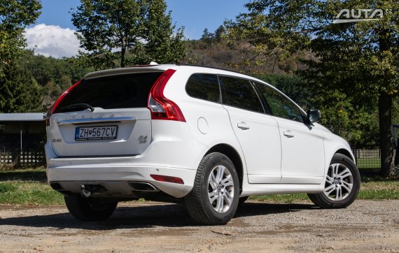 Volvo XC60 D4 2.4L AWD, 140kW (2016) / AJ NA SPLÁTKY / PROTIÚČET / 2016 bílá