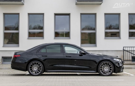 Mercedes-Benz S trieda Sedan 500 4MATIC 320kW AT/9 2021 / AJ NA SPLÁTKY / PROTIÚČET 2021 černá