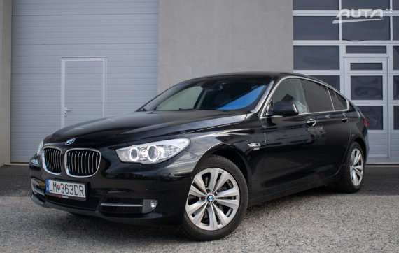 BMW Rad 5 GT F07 530d xDrive / 180kW / A8 / AJ NA SPLÁTKY / PROTIÚČET 2011 - hlavní pohled