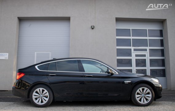 BMW Rad 5 GT F07 530d xDrive / 180kW / A8 / AJ NA SPLÁTKY / PROTIÚČET 2011 černá